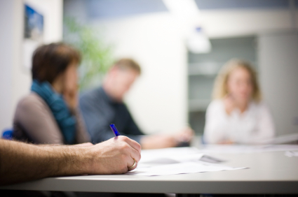 Groupe de personne en recontre